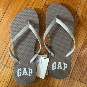NWT GAP Flip Flops, never worn, size 7